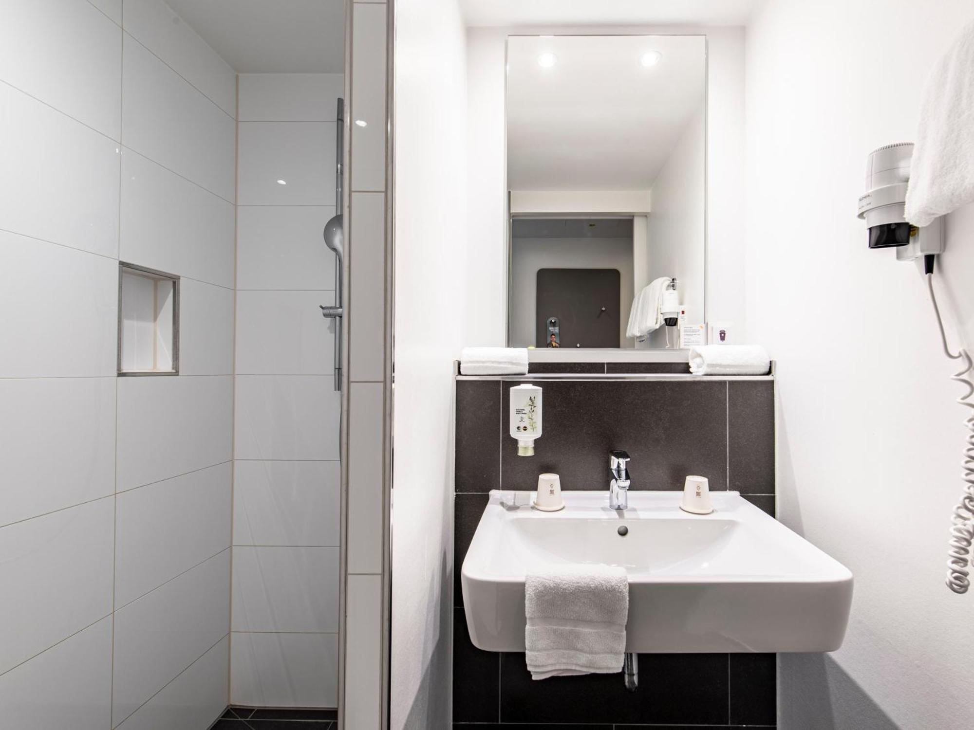 B&B Hotel Muenchen-Olympiapark Εξωτερικό φωτογραφία